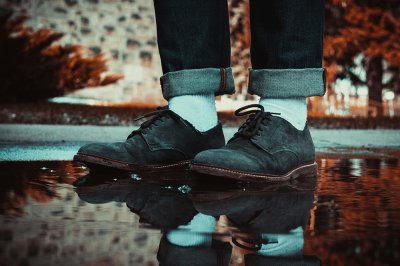 Zamszowe obuwie męskie: jak wybrać idealne buty?