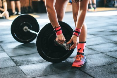 Treningi cardio vs. treningi siłowe – które wybrać, by osiągnąć szybkie rezultaty?